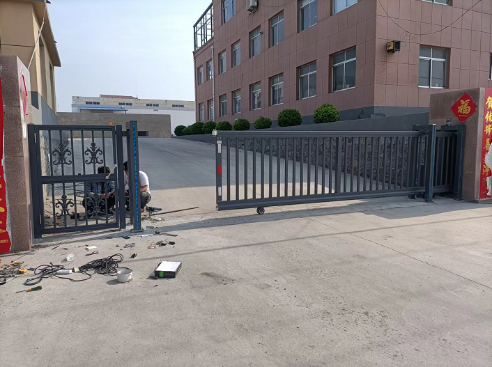 威海伸縮門(mén)安裝